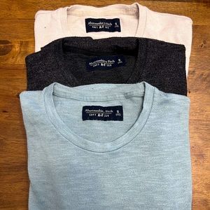 Abercrombie and Fitch men’s knit long sleeve!